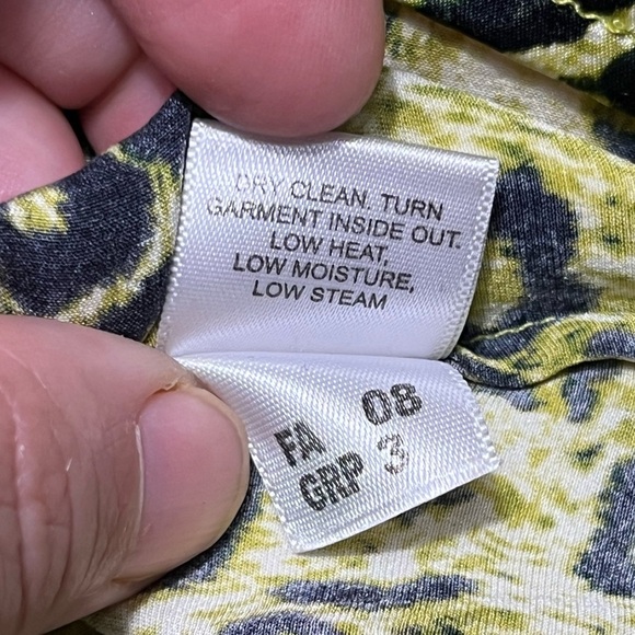 St. John Chic Leopard Silk Blend Print Tank Top - Green and Black Size Medium - Picture 5 of 7